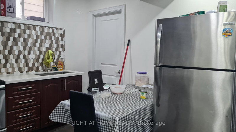 10 Emmott Ave photo 5