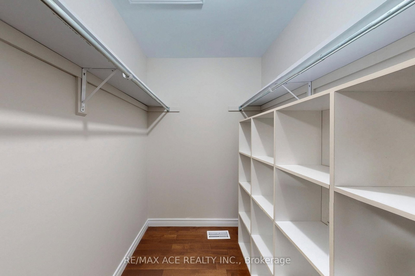 Detached House sold at 66 William Jose Court, Clarington, Ontario, L1B 1N7 - Newcastle - MLS: E12651978