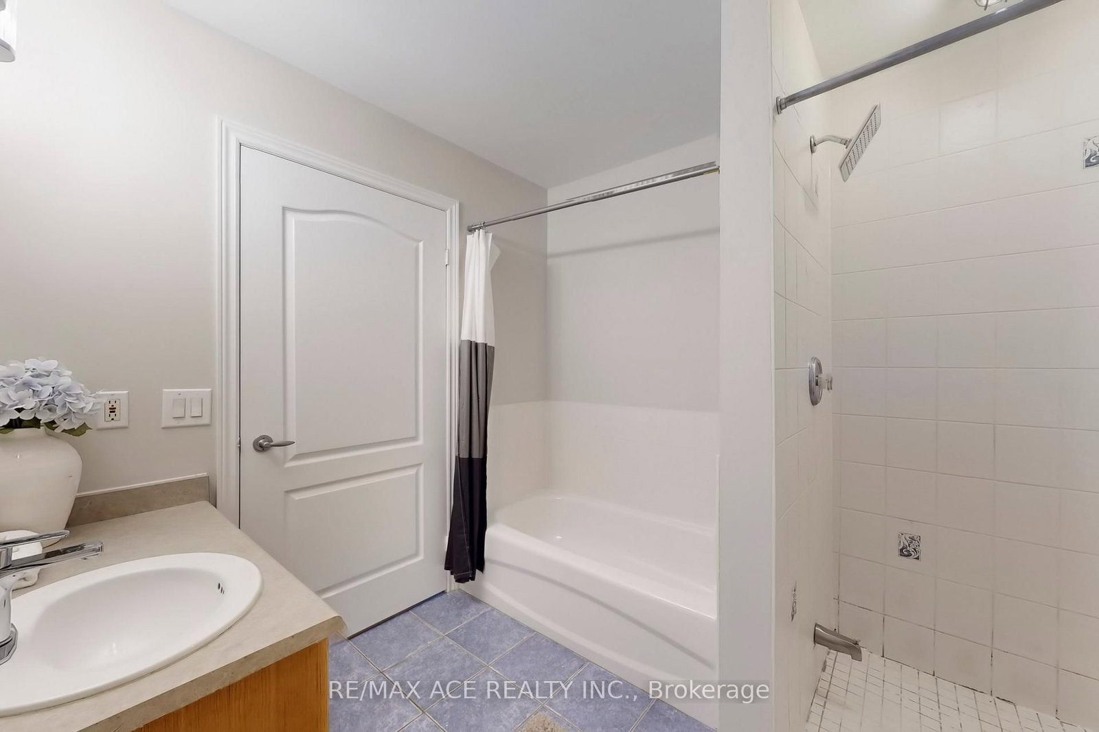 Detached House sold at 66 William Jose Court, Clarington, Ontario, L1B 1N7 - Newcastle - MLS: E12651978