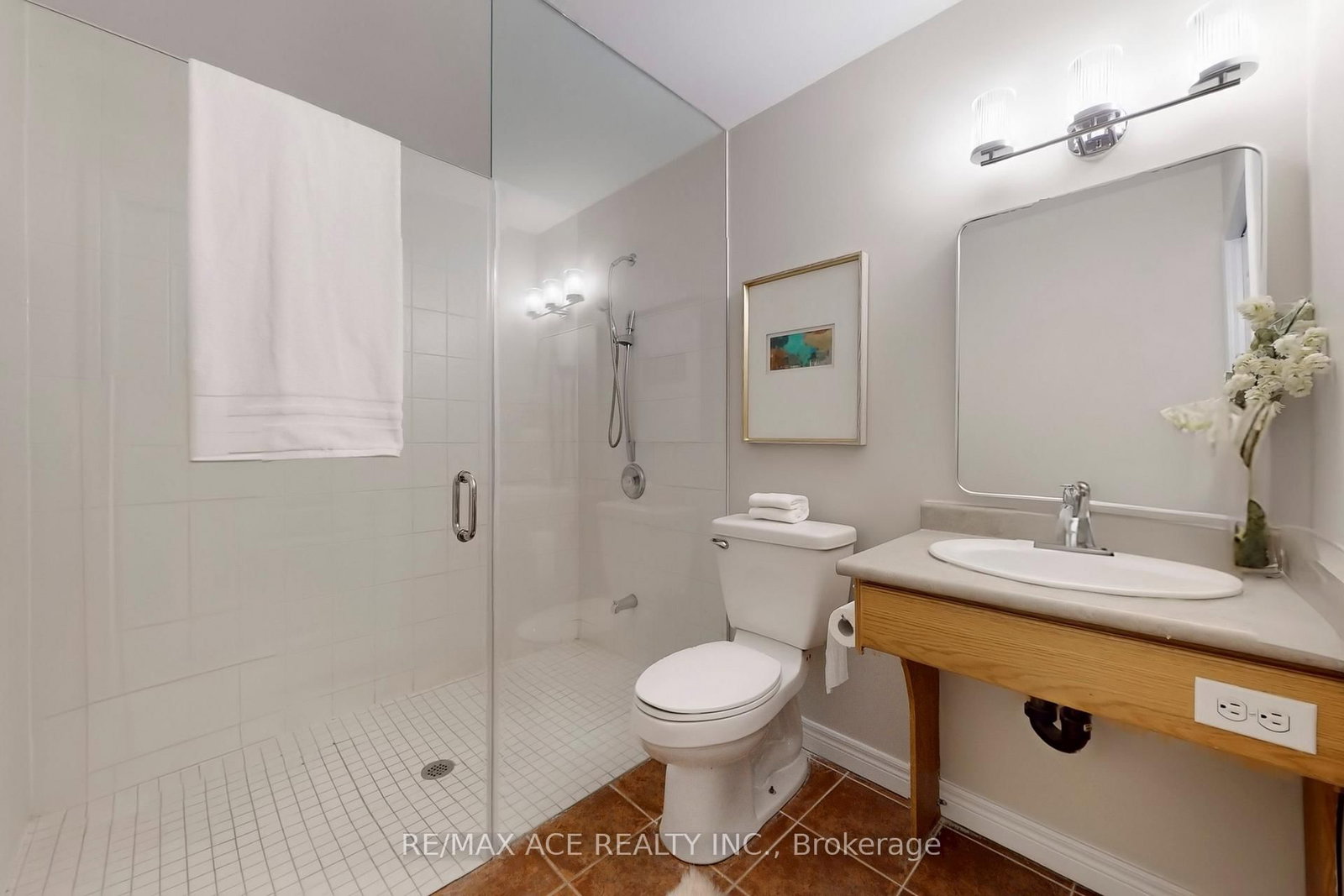 Detached House sold at 66 William Jose Court, Clarington, Ontario, L1B 1N7 - Newcastle - MLS: E12651978