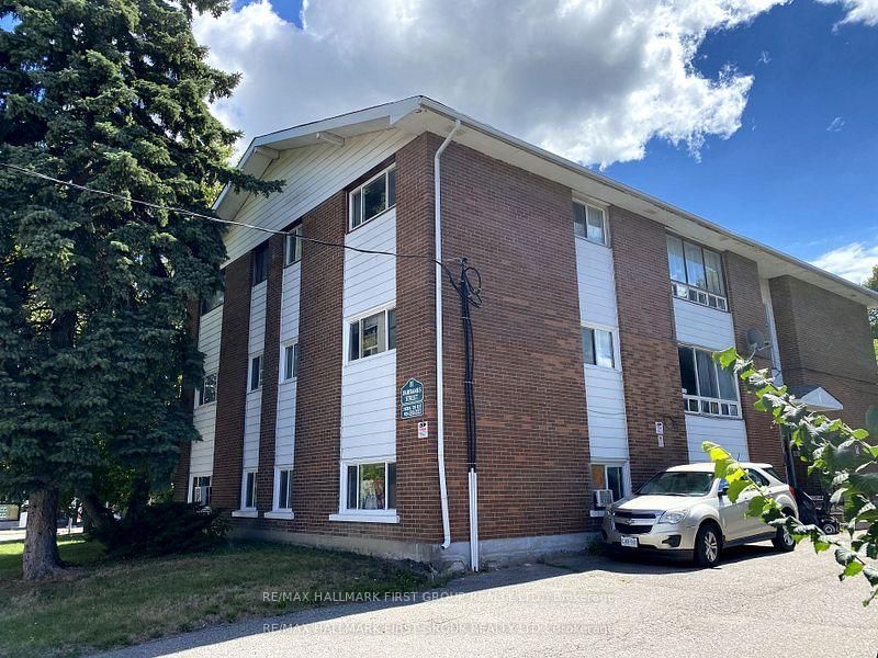 11 Fairbanks St, Oshawa, L1H 2L7 | Image 2