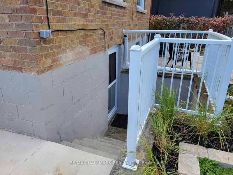 BSMT - 7 Folcroft Ave, Toronto, M1N 1K7 | Image 2