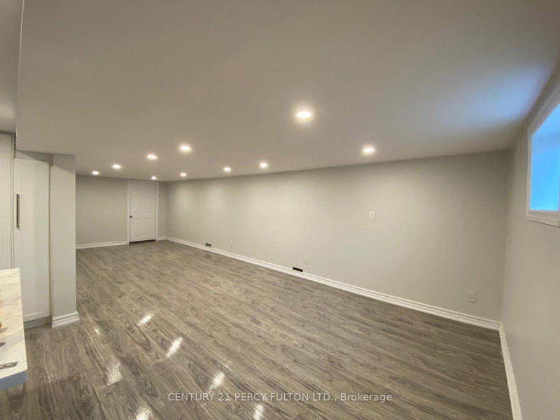 Lower - 871 Liverpool Rd, Pickering, L1W 1S3 | Image 2