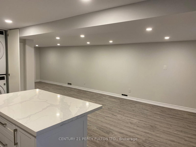 Lower - 871 Liverpool Rd, Pickering, L1W 1S3 | Image 3