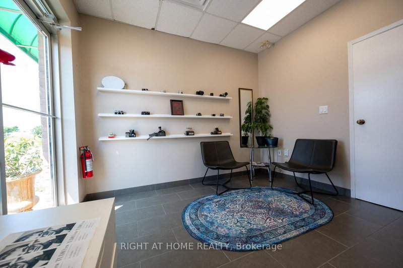 257 - 1885 Clements Rd, Pickering, L1W 3V4 | Image 2