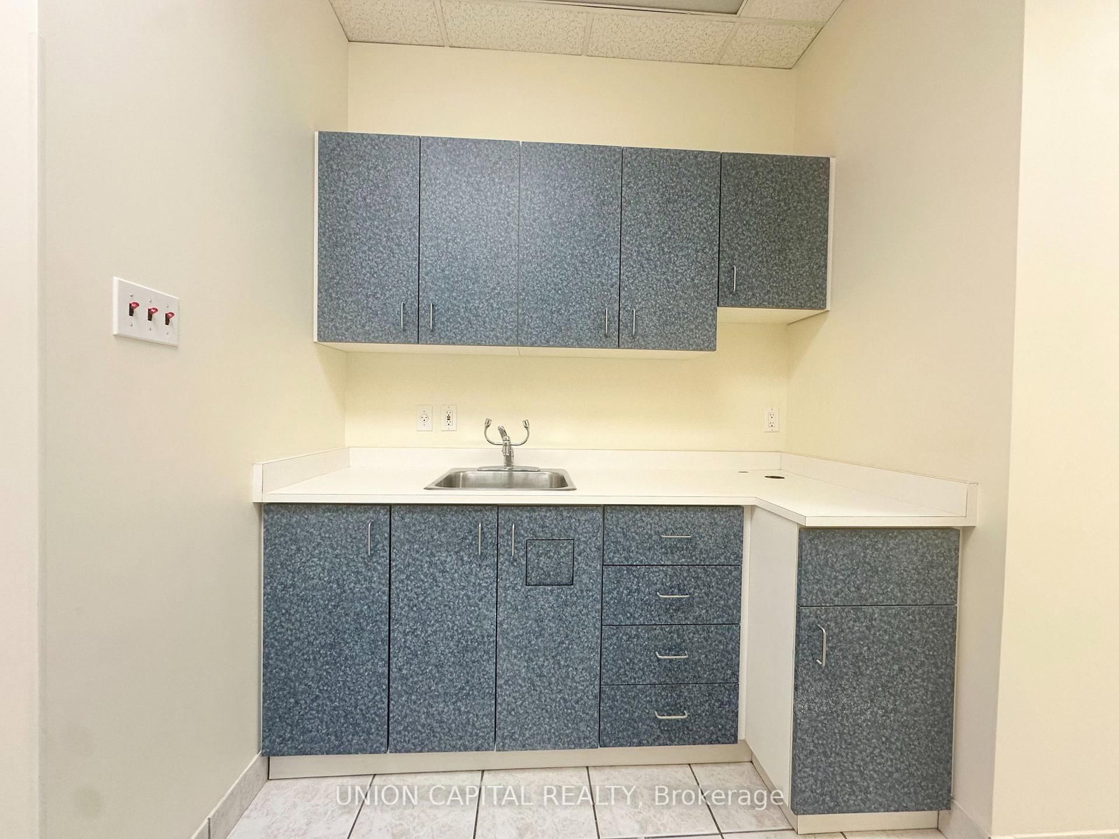 2811 Eglinton Avenue E - Photo 7