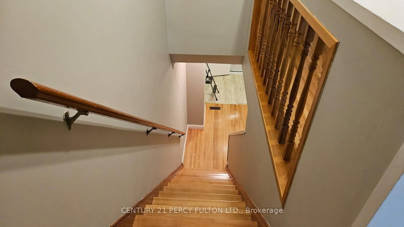 648 Minto St W, Oshawa, L1G 5K5 | Image 2