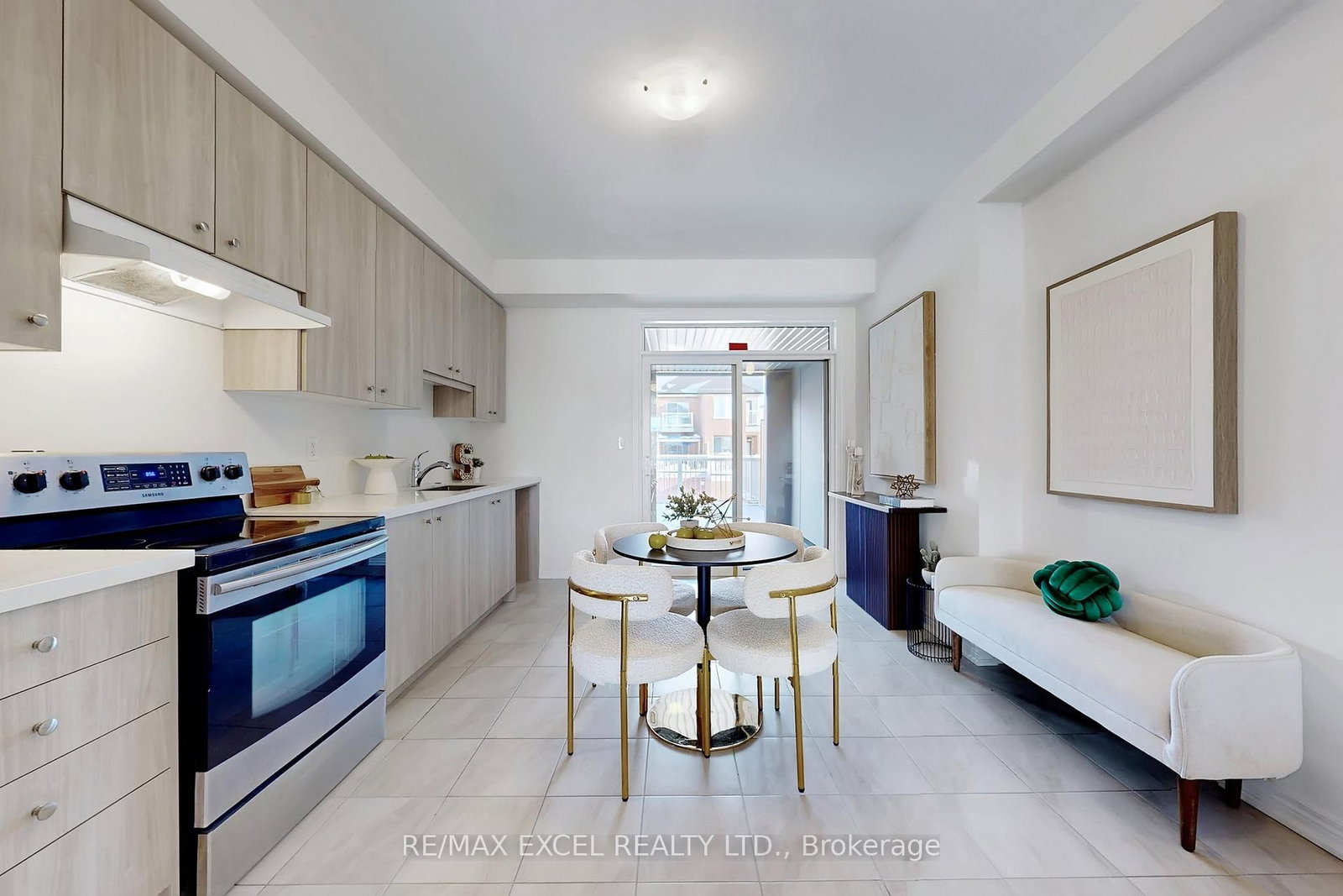 Townhouse sold at 2839 WHITES Road, Pickering, Ontario, L1X 0P4 - Rural Pickering - MLS: E12661174