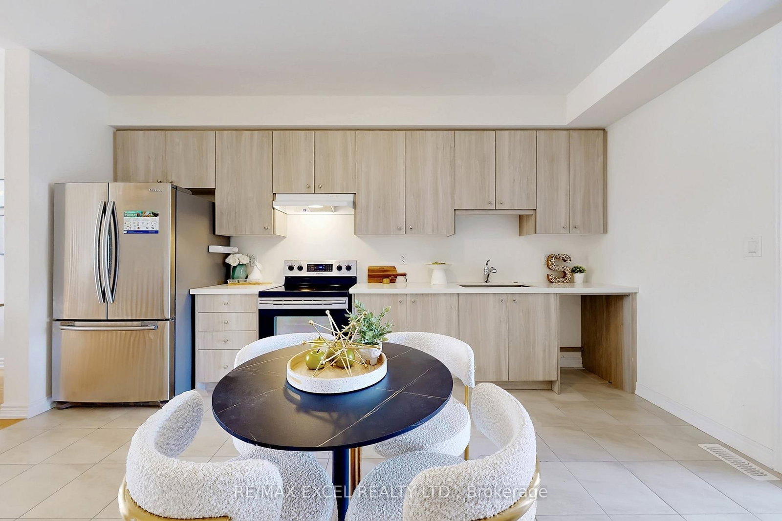 Townhouse sold at 2839 WHITES Road, Pickering, Ontario, L1X 0P4 - Rural Pickering - MLS: E12661174