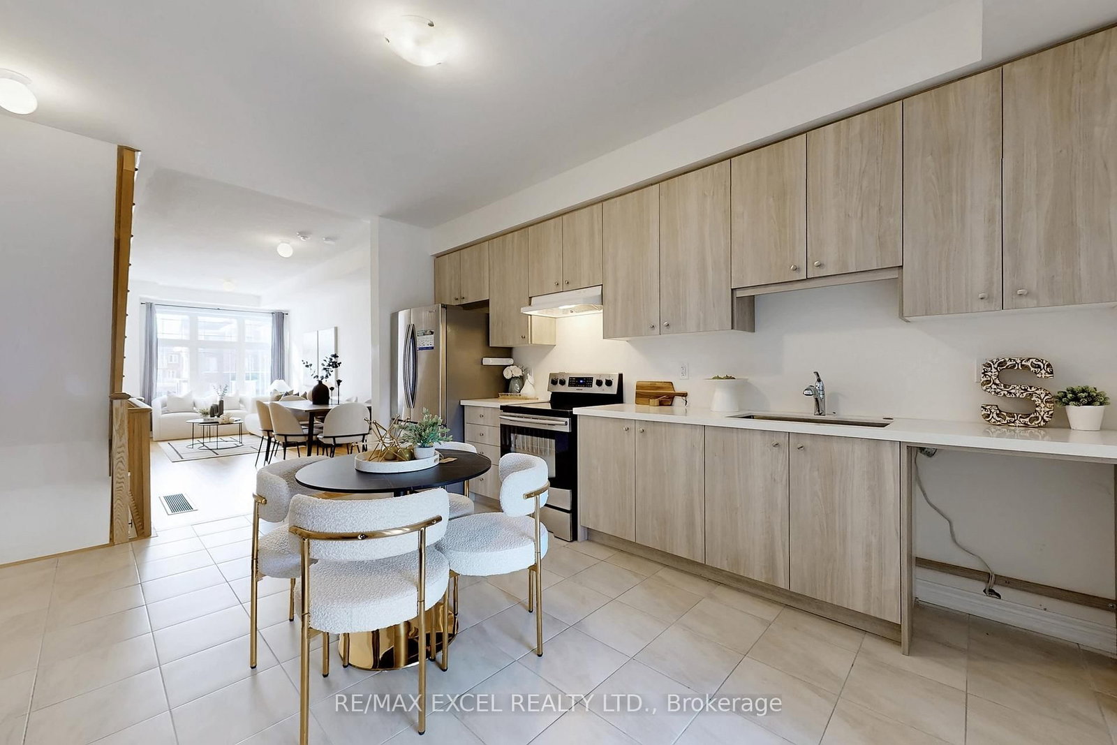 Townhouse sold at 2839 WHITES Road, Pickering, Ontario, L1X 0P4 - Rural Pickering - MLS: E12661174