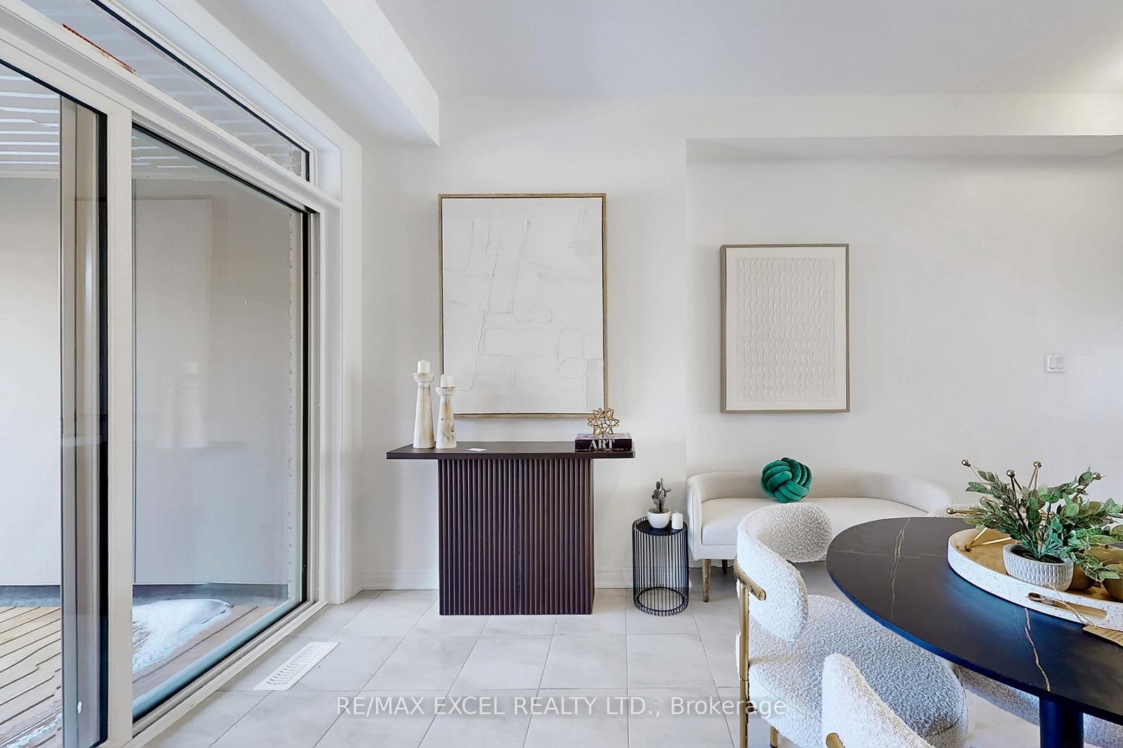 Townhouse sold at 2839 WHITES Road, Pickering, Ontario, L1X 0P4 - Rural Pickering - MLS: E12661174