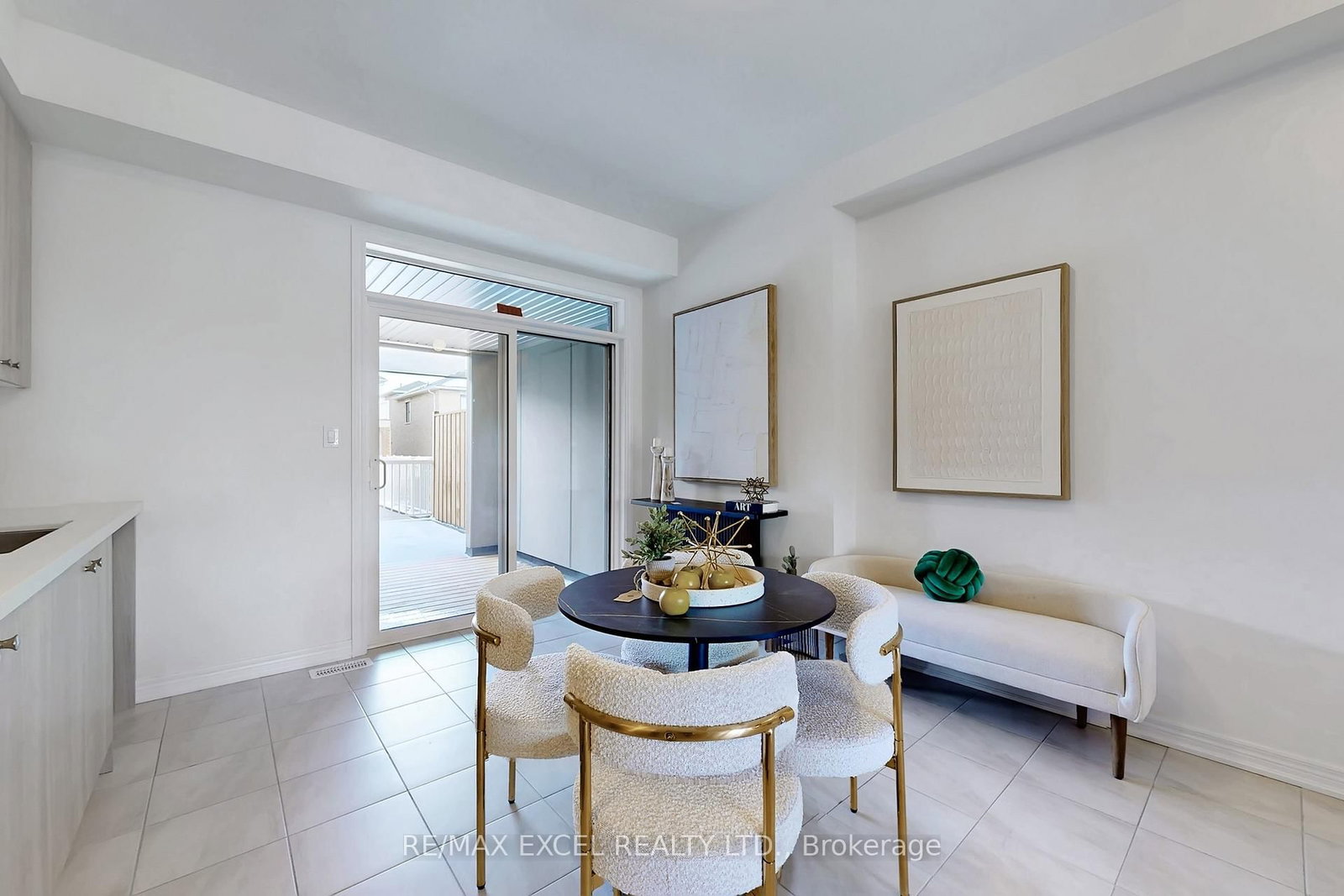 Townhouse sold at 2839 WHITES Road, Pickering, Ontario, L1X 0P4 - Rural Pickering - MLS: E12661174