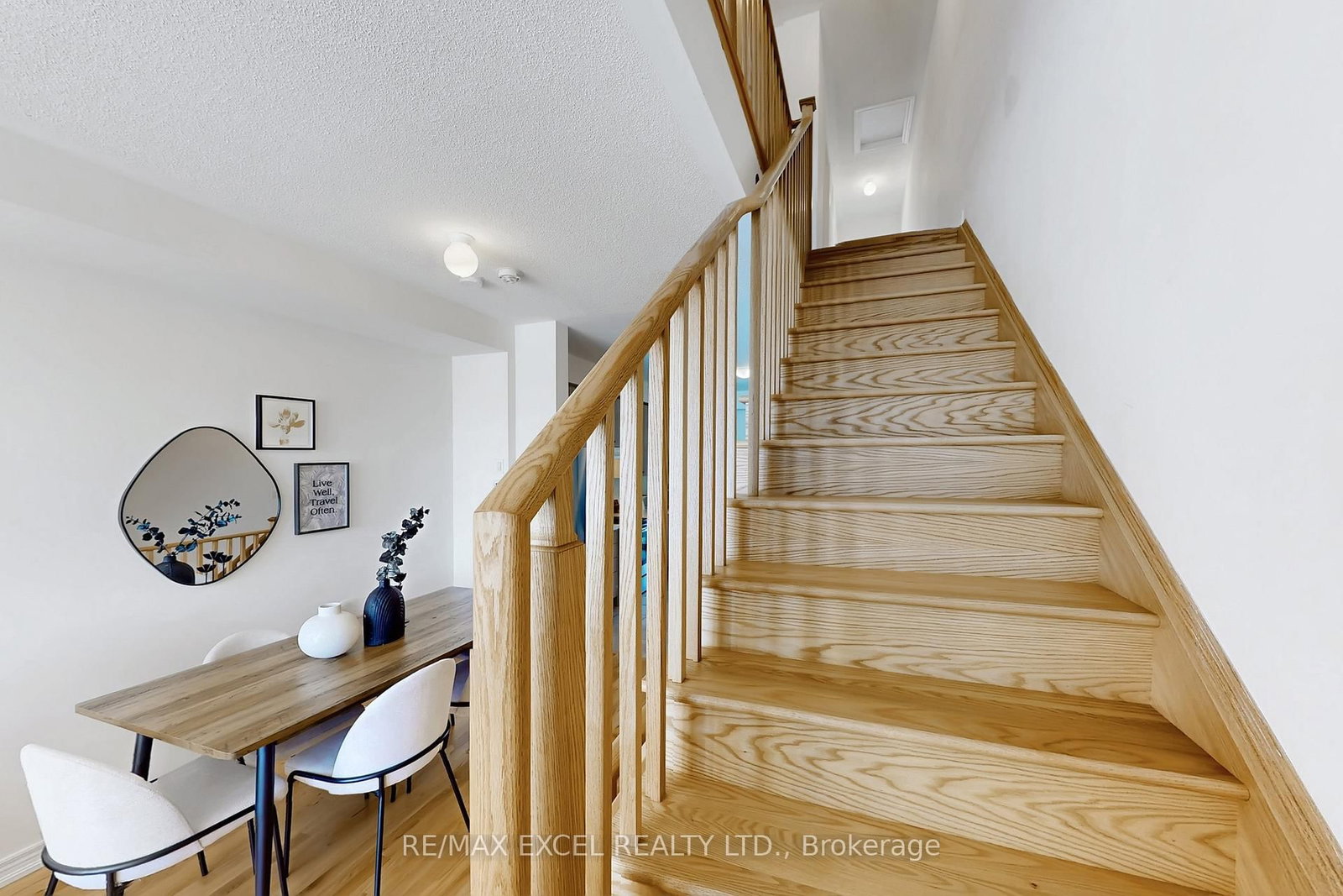 Townhouse sold at 2839 WHITES Road, Pickering, Ontario, L1X 0P4 - Rural Pickering - MLS: E12661174