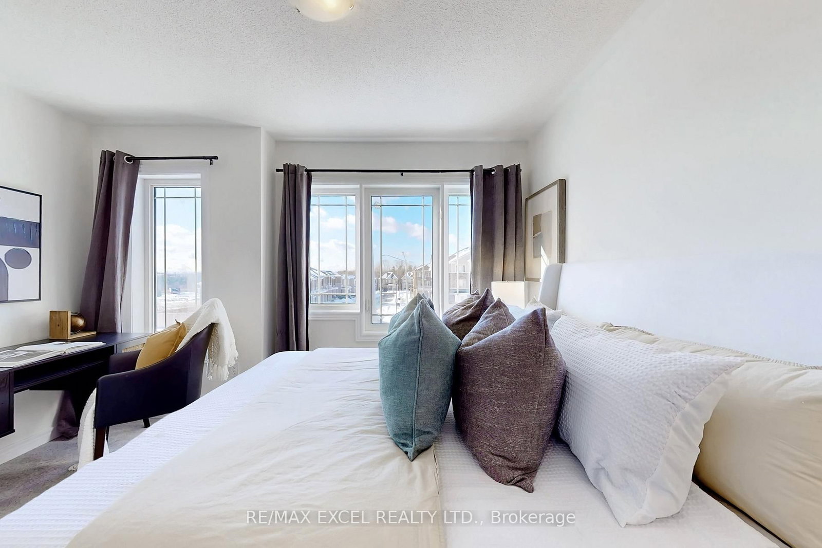 Townhouse sold at 2839 WHITES Road, Pickering, Ontario, L1X 0P4 - Rural Pickering - MLS: E12661174