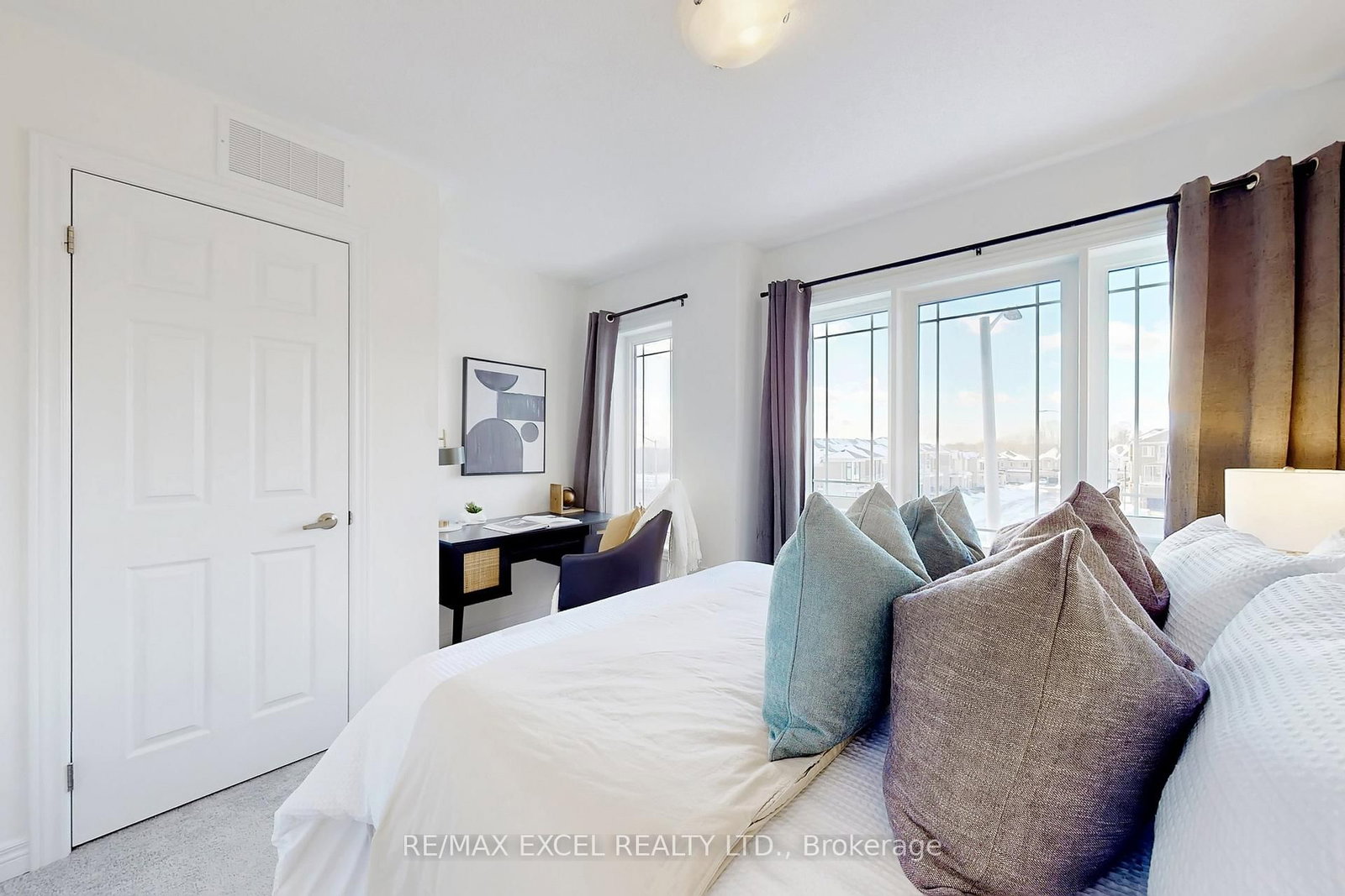 Townhouse sold at 2839 WHITES Road, Pickering, Ontario, L1X 0P4 - Rural Pickering - MLS: E12661174