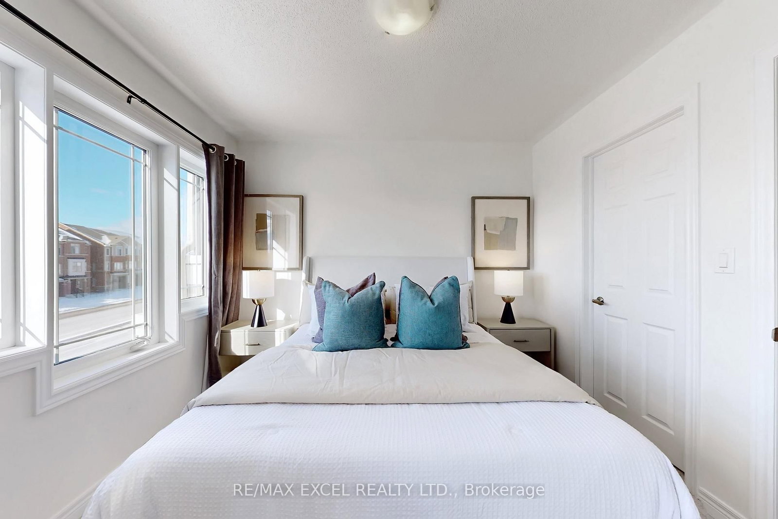 Townhouse sold at 2839 WHITES Road, Pickering, Ontario, L1X 0P4 - Rural Pickering - MLS: E12661174