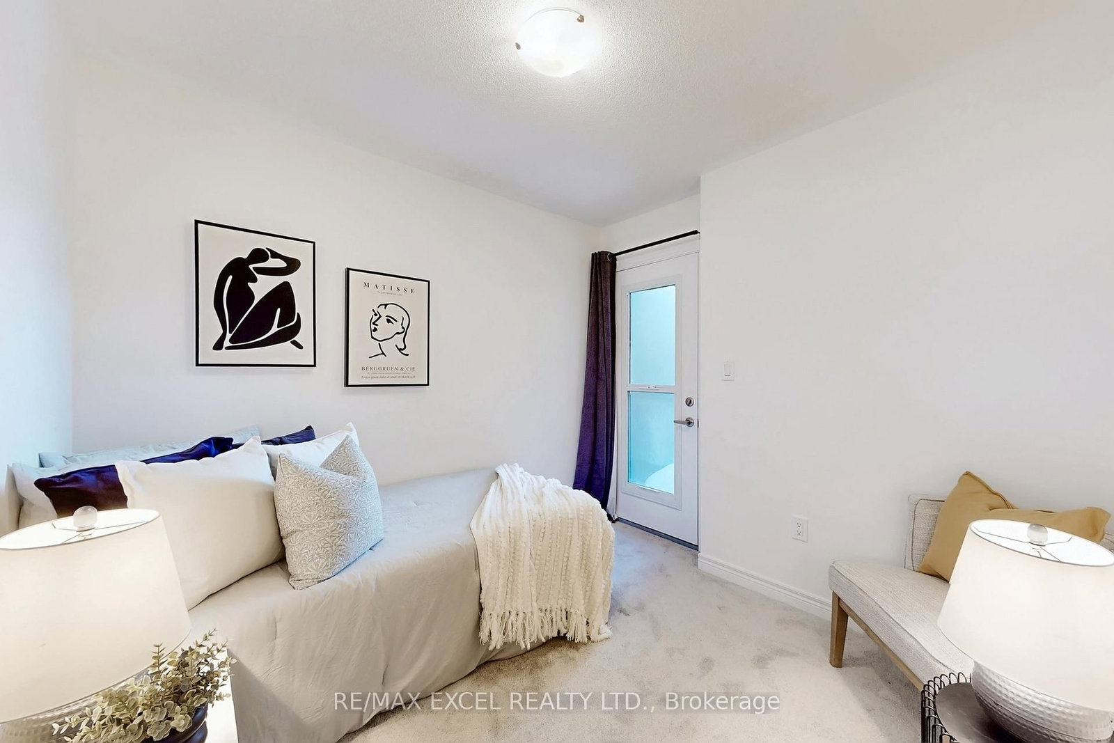 Townhouse sold at 2839 WHITES Road, Pickering, Ontario, L1X 0P4 - Rural Pickering - MLS: E12661174