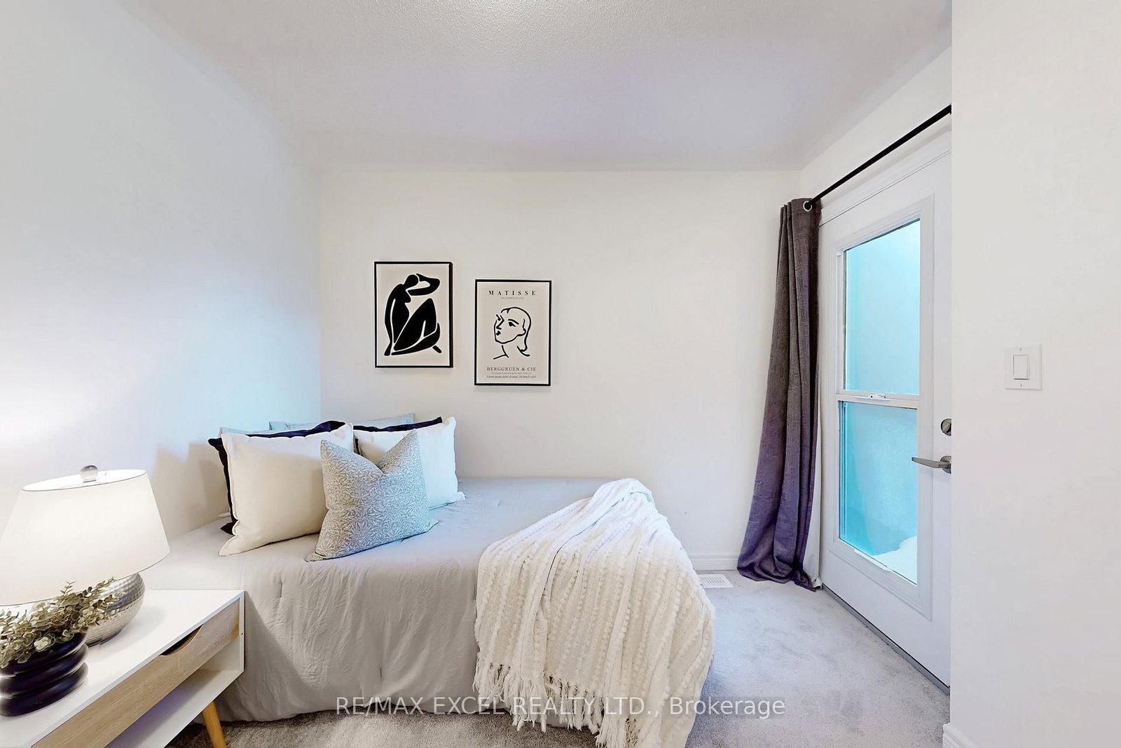 Townhouse sold at 2839 WHITES Road, Pickering, Ontario, L1X 0P4 - Rural Pickering - MLS: E12661174