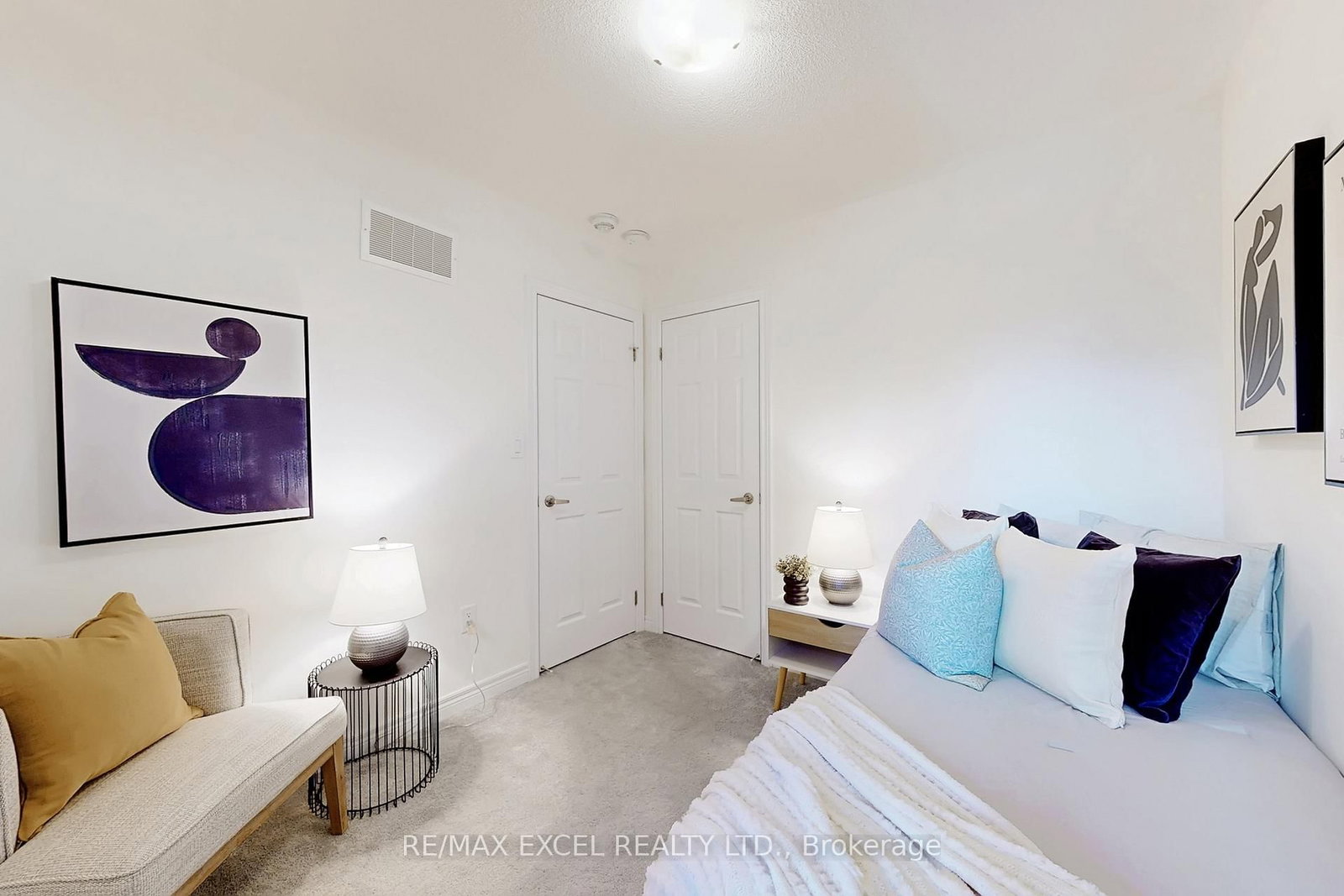 Townhouse sold at 2839 WHITES Road, Pickering, Ontario, L1X 0P4 - Rural Pickering - MLS: E12661174