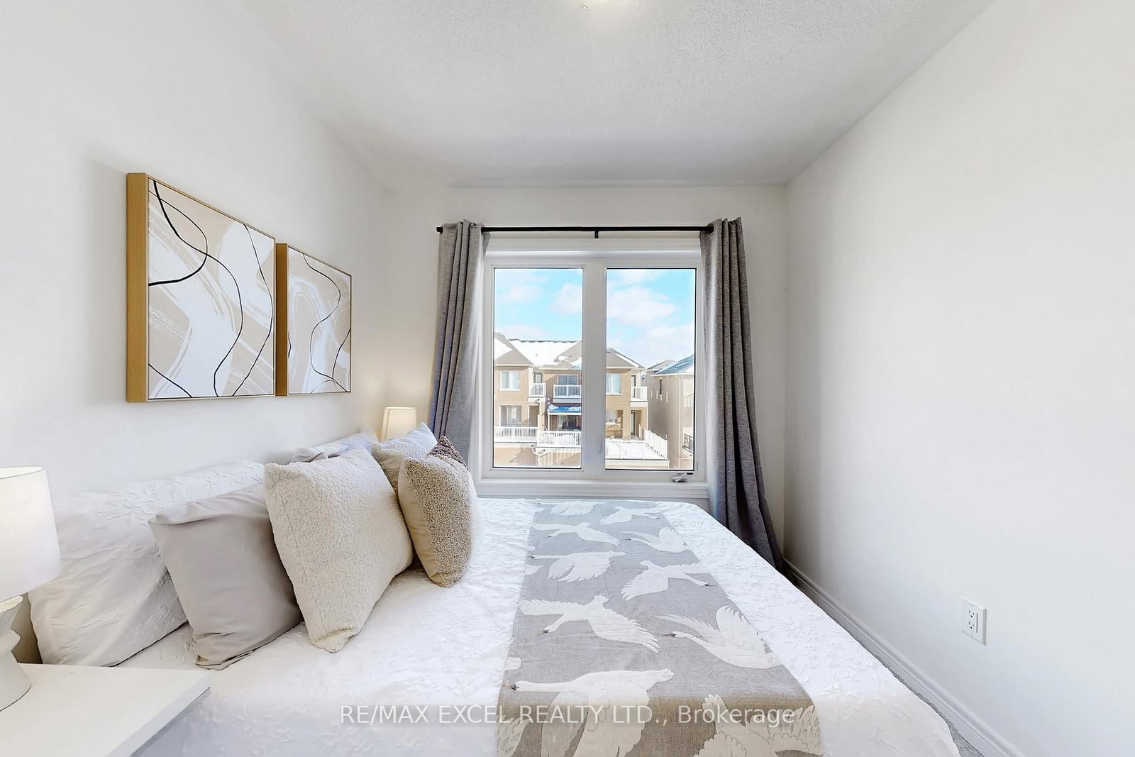 Townhouse sold at 2839 WHITES Road, Pickering, Ontario, L1X 0P4 - Rural Pickering - MLS: E12661174