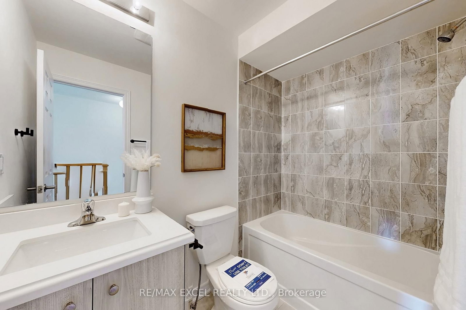 Townhouse sold at 2839 WHITES Road, Pickering, Ontario, L1X 0P4 - Rural Pickering - MLS: E12661174