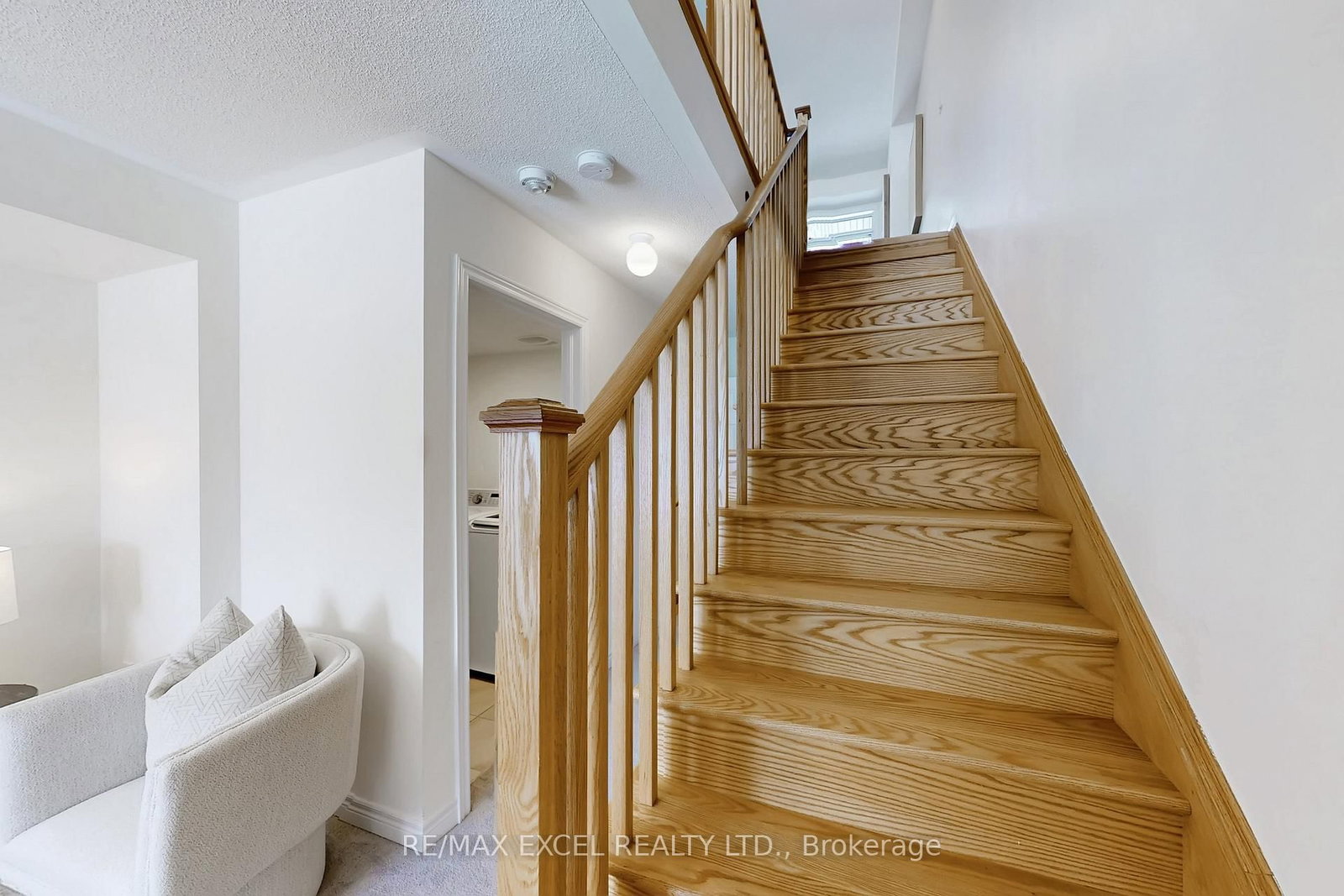 Townhouse sold at 2839 WHITES Road, Pickering, Ontario, L1X 0P4 - Rural Pickering - MLS: E12661174