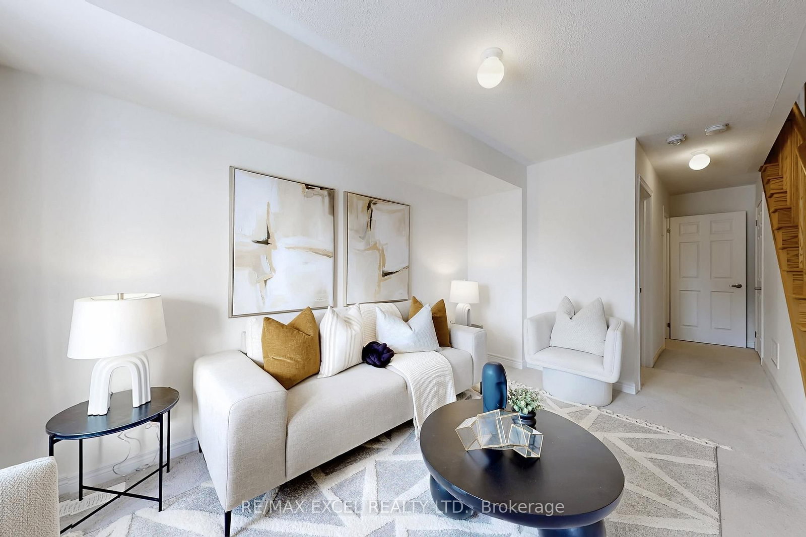 Townhouse sold at 2839 WHITES Road, Pickering, Ontario, L1X 0P4 - Rural Pickering - MLS: E12661174