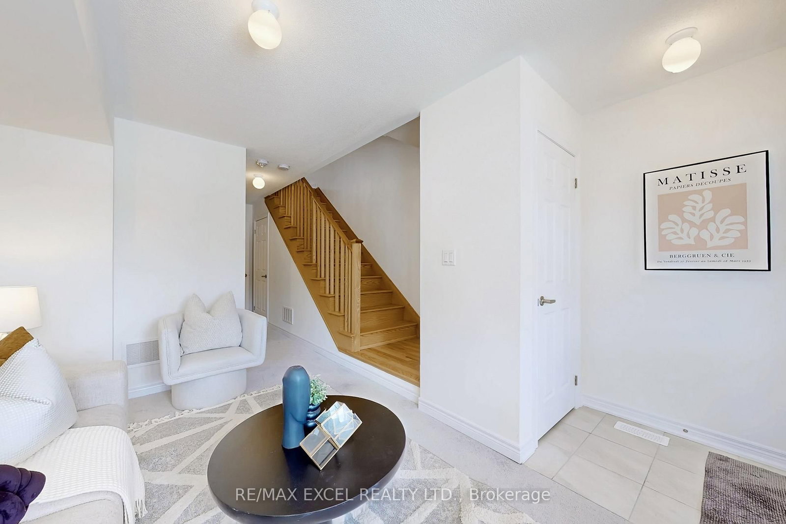 Townhouse sold at 2839 WHITES Road, Pickering, Ontario, L1X 0P4 - Rural Pickering - MLS: E12661174