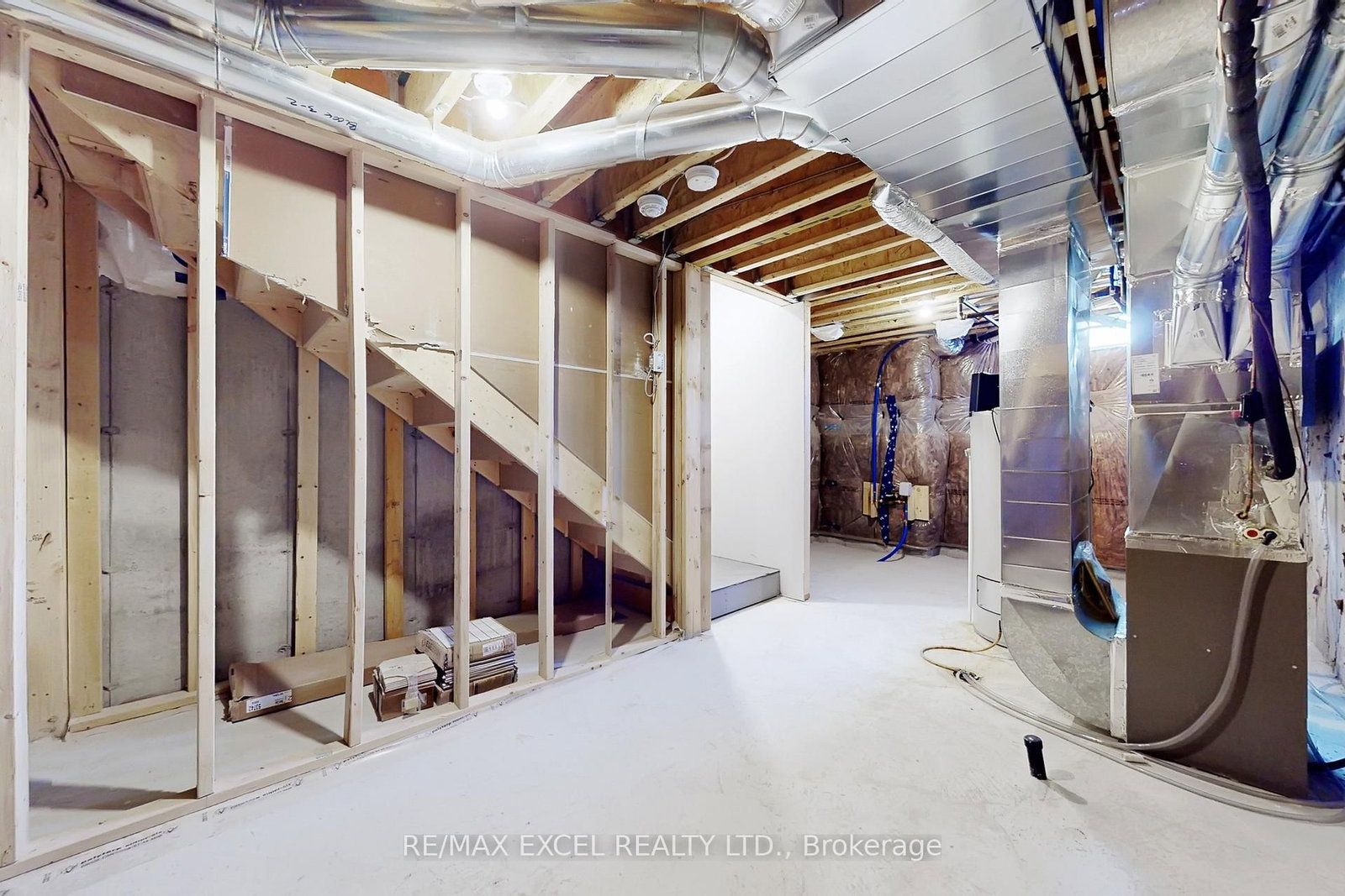 Townhouse sold at 2839 WHITES Road, Pickering, Ontario, L1X 0P4 - Rural Pickering - MLS: E12661174