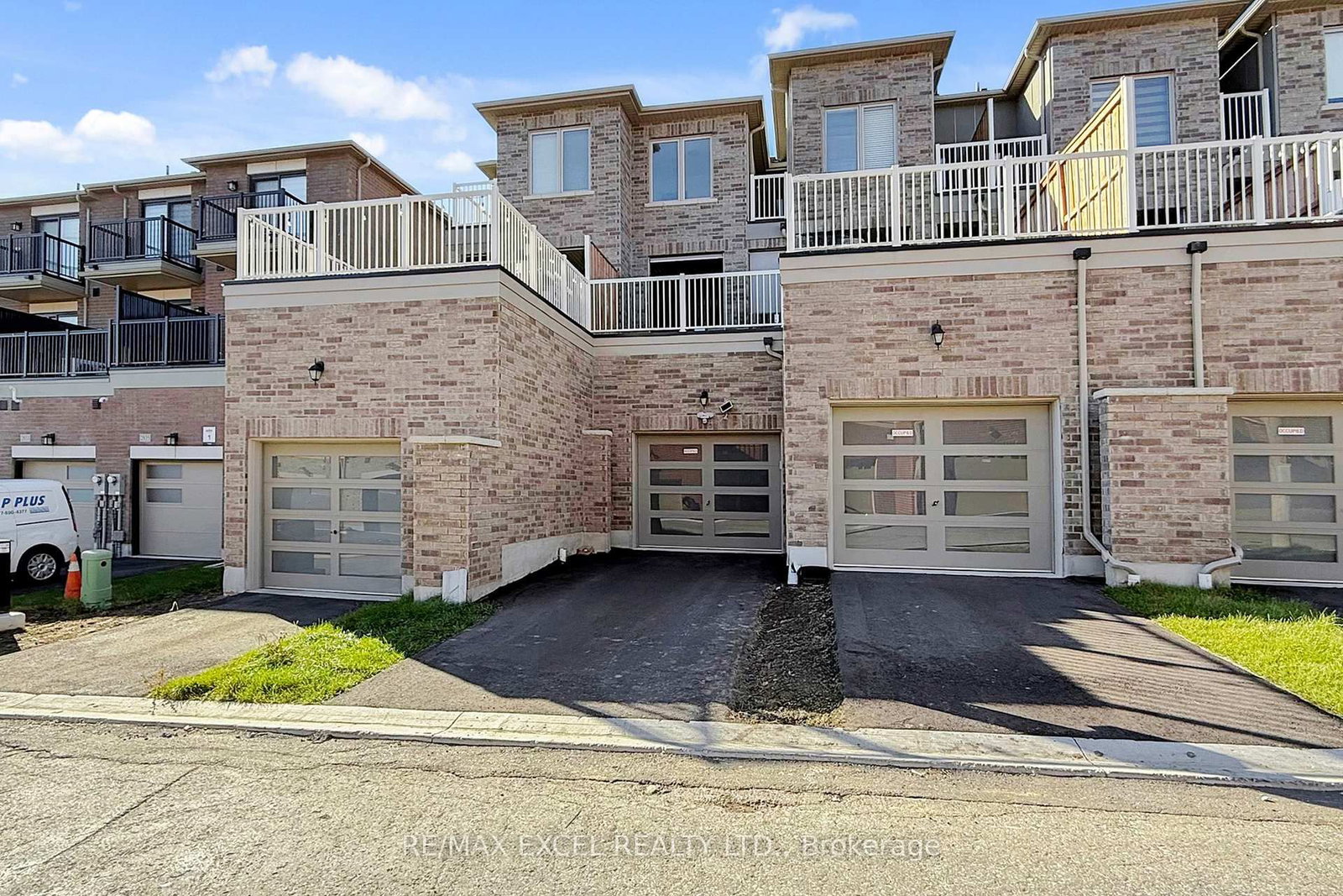 Townhouse sold at 2839 WHITES Road, Pickering, Ontario, L1X 0P4 - Rural Pickering - MLS: E12661174