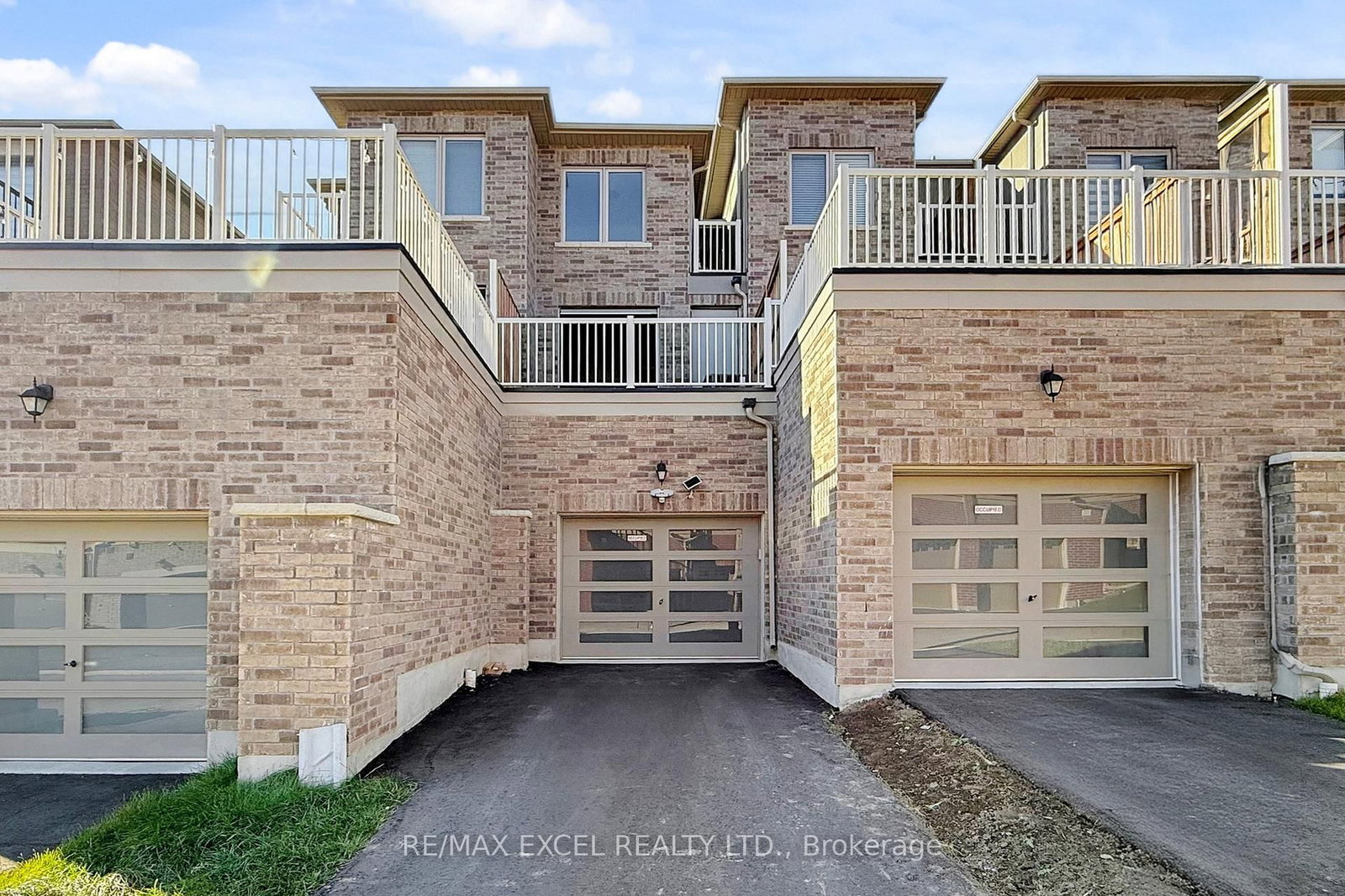 Townhouse sold at 2839 WHITES Road, Pickering, Ontario, L1X 0P4 - Rural Pickering - MLS: E12661174