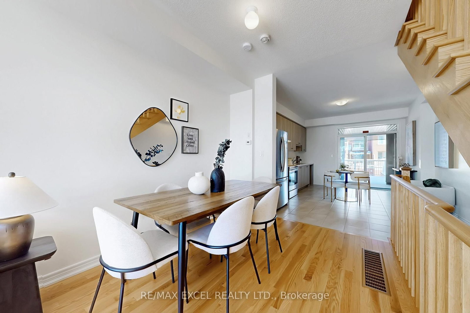 Townhouse sold at 2839 WHITES Road, Pickering, Ontario, L1X 0P4 - Rural Pickering - MLS: E12661174