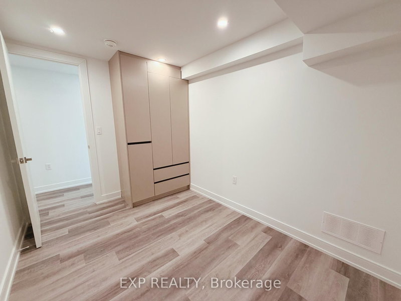 Lower - 19 Devon Rd, Toronto, M4E 2J7 | Image 3