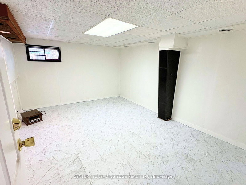 Lower - 48 Snowball Cres, Toronto, M1B 1R9 | Image 3