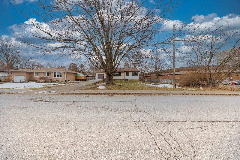 1911 Glenview Rd, Pickering, L1V 1W9 | Image 3