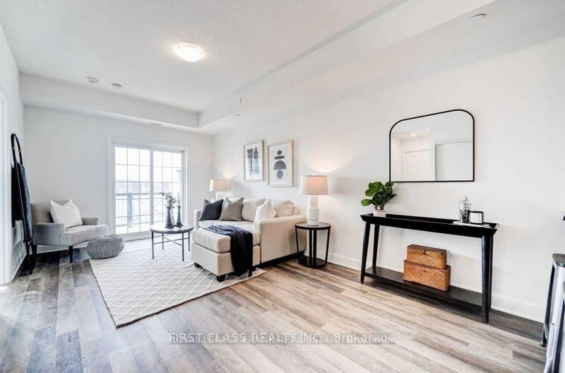 317 - 50 Lakebreeze Dr, Clarington, L1B 0V9 | Image 2