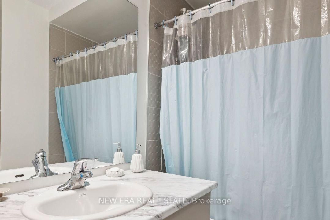 Townhouse for sale at 778 Kootenay Path, Oshawa, Ontario, L1H 0A7 - Donevan - MLS: E12673790