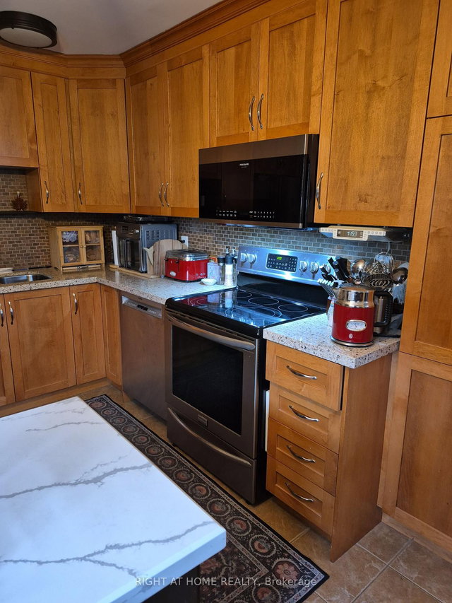 A - 25 Wellington Avenue E