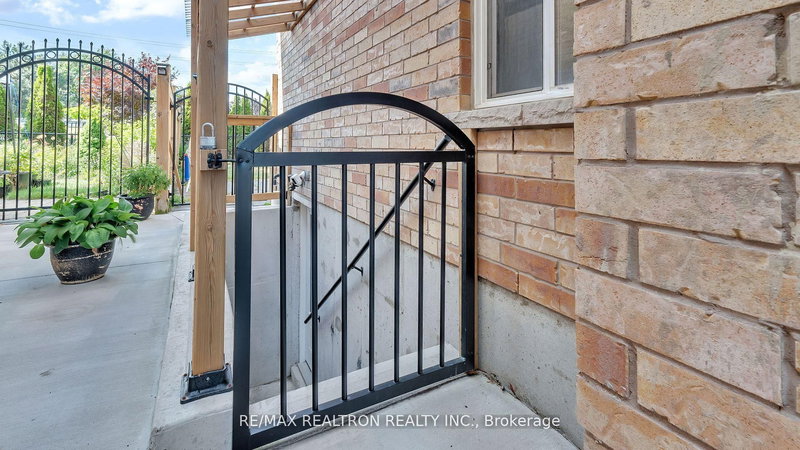 Bsmt - 4 Oceanpearl Cres, Whitby, L1N 0C2 | Image 3