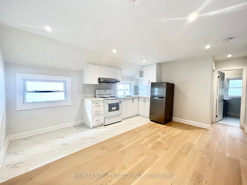 2nd Flr - 4 Sutherland Ave, Toronto, M4C 1R8 | Image 2