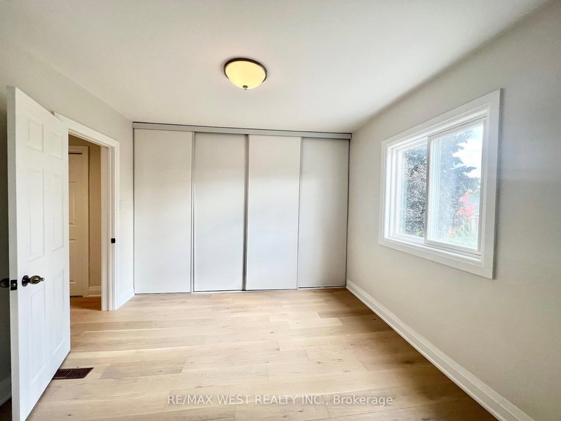 2nd Flr - 4 Sutherland Ave, Toronto, M4C 1R8 | Image 3