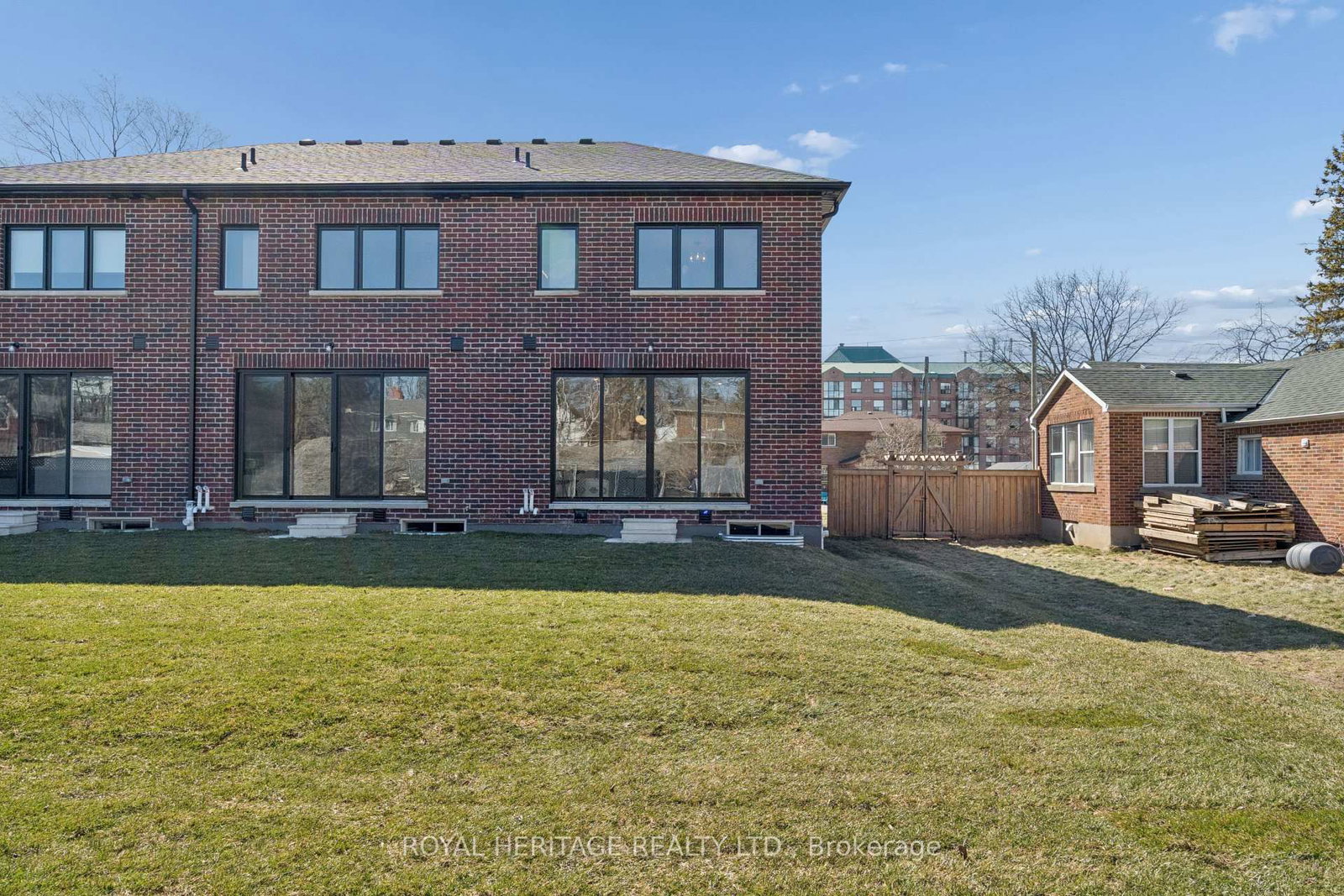 Townhouse for sale at 129 Hickory Street, Whitby, Ontario, L1N 3X6 - Downtown Whitby - MLS: E12677466