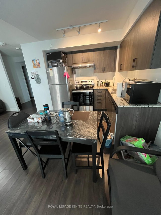 429 - 20 Meadowglen Place