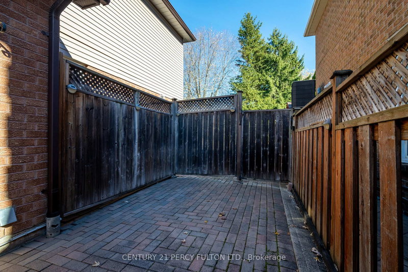 1618 Major Oaks Rd, Pickering, L1X 2G8 | Image 3