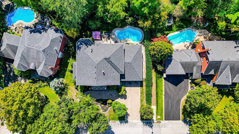 81 Woodview Dr, Pickering, L1V 1L1 | Image 2