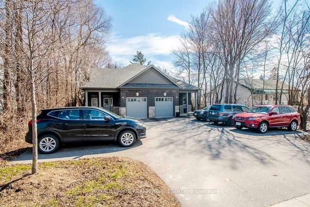 805A Dundas Street W