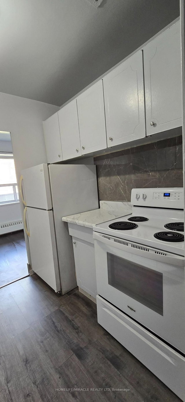 302 - 1651 Victoria Pk Avenue