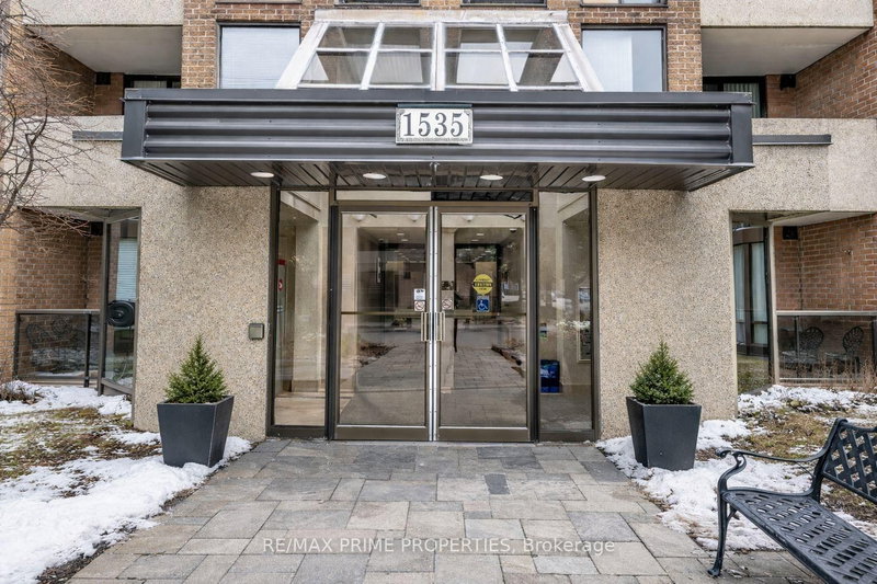 302 - 1535 Diefenbaker Crt, Pickering, L1V 3W2 | Image 2