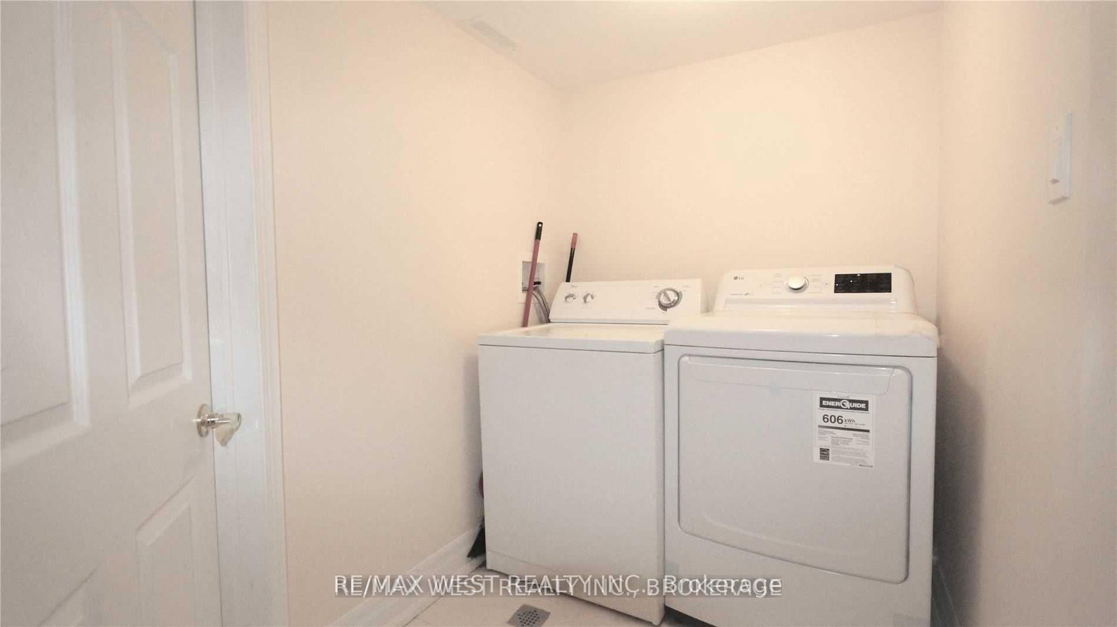 Detached House for lease at Lower-48 Keystone Avenue, Toronto, Ontario, M4C 1H4 - East End-Danforth - MLS: E12689810