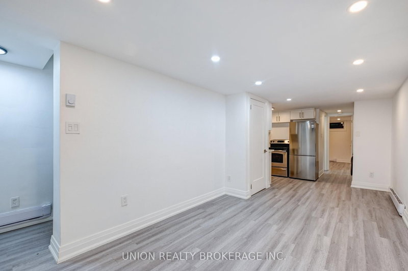 Lower - 15 Ivy Ave, Toronto, M4L 2H6 | Image 3